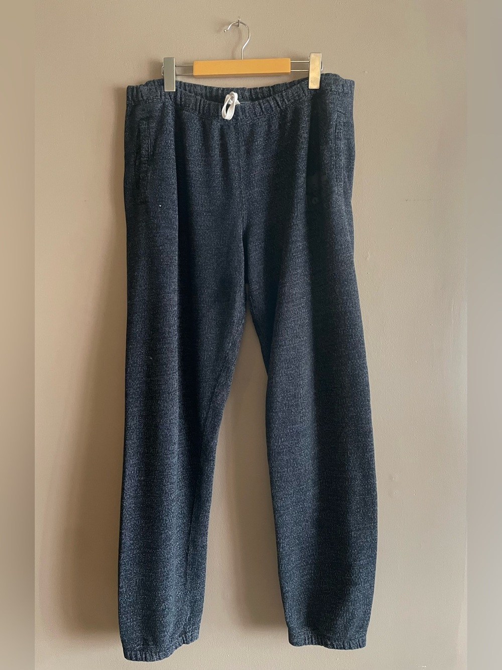 Roots Dark Heather Gray Sweatpants – Size Large *Fair